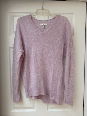Banana Republic Lavender V-Neck Pullover Sweater 100% cashmere